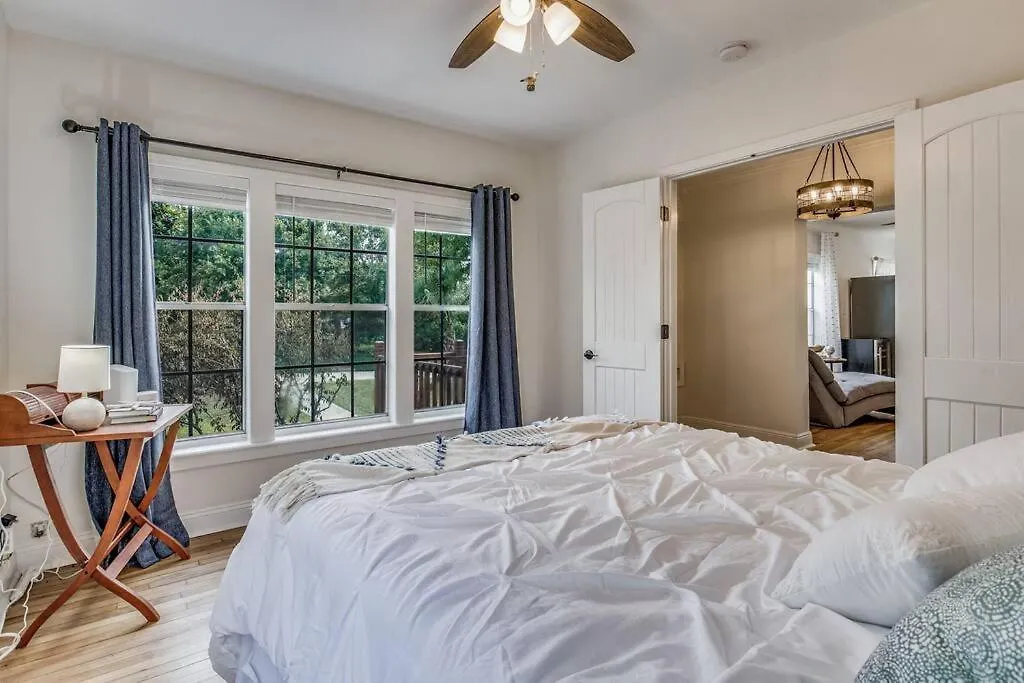 The East Hill Escape, A Bay View Beachy Cottage Pensacola 0*,