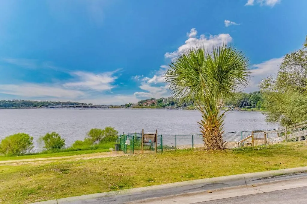 The East Hill Escape, A Bay View Beachy Cottage Pensacola